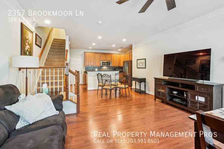 2357 Brookmoor Ln - Photo 4 of 39