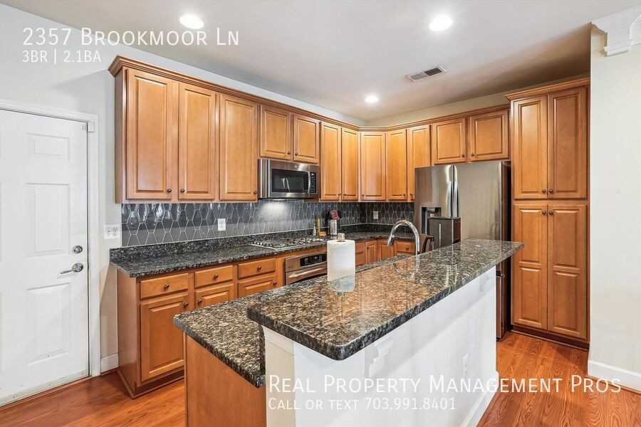 2357 Brookmoor Ln - Photo 7 of 39