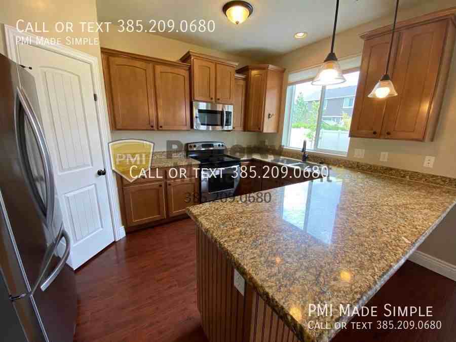 1376 S 740 E - Photo 4 of 24