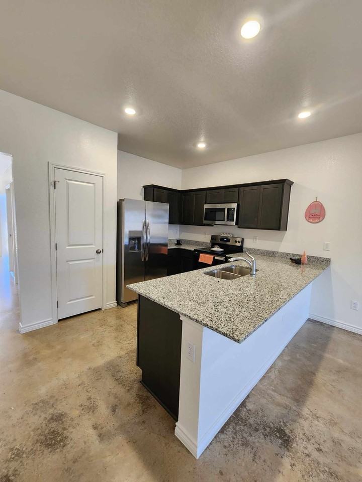 Beautiful Duplex for Rent  3 bedroom/2 bath – 1305 Concord Dr, Copperas Cove, TX - Photo 2 of 7