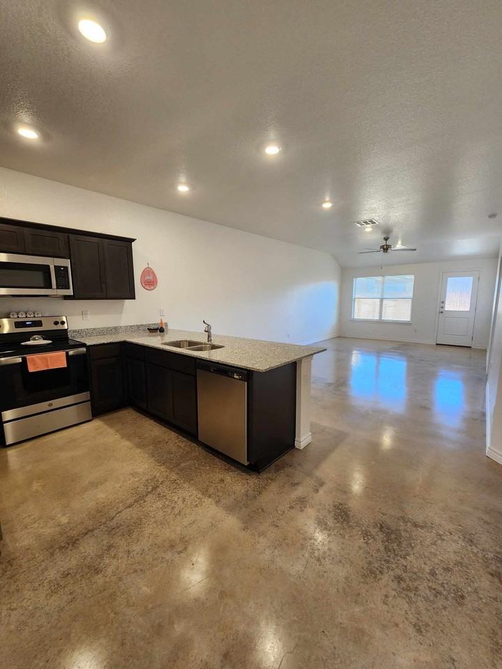 Beautiful Duplex for Rent  3 bedroom/2 bath – 1305 Concord Dr, Copperas Cove, TX - Photo 4 of 7