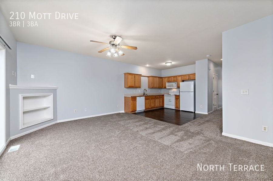 210 Mott Dr - Photo 5 of 23