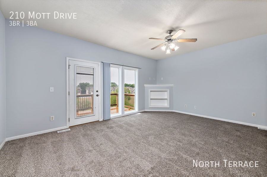 210 Mott Dr - Photo 6 of 23