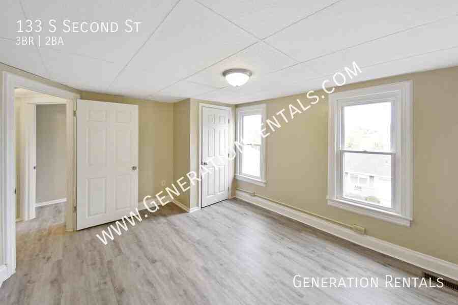 133 S 2nd St - Photo 7 of 12
