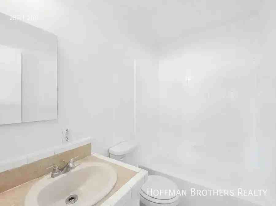 6828 Fulton Ave #6 - Photo 6 of 7