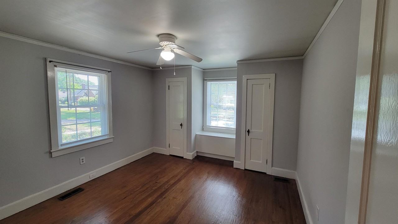 307 Jennings Ave #1 - Photo 3 of 12
