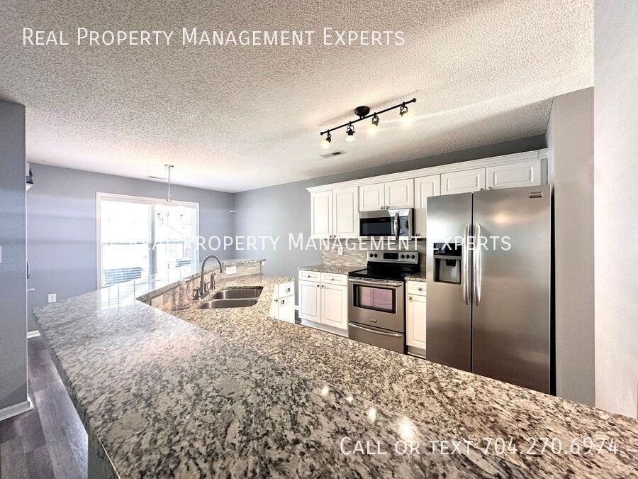 7603 Rolling Meadows Ln - Photo 3 of 26