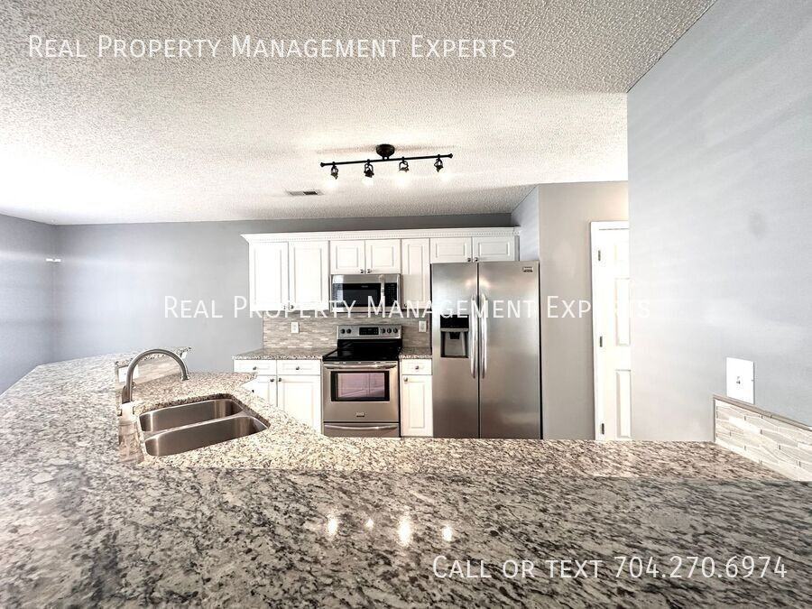 7603 Rolling Meadows Ln - Photo 4 of 26