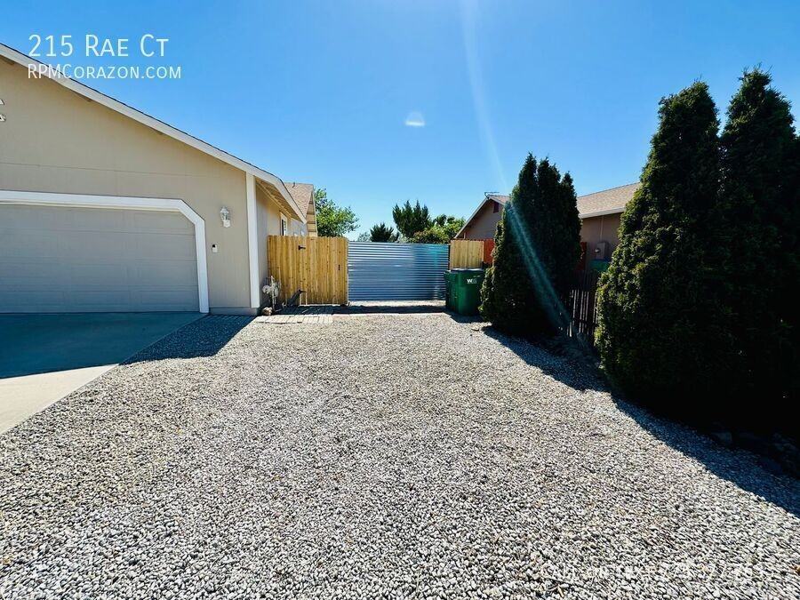 215 Rae Ct - Photo 5 of 32