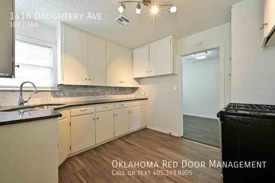 1416 Daughtery Ave - Photo 2 of 20