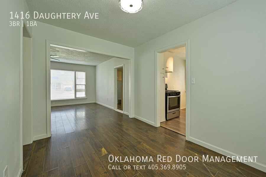 1416 Daughtery Ave - Photo 4 of 20