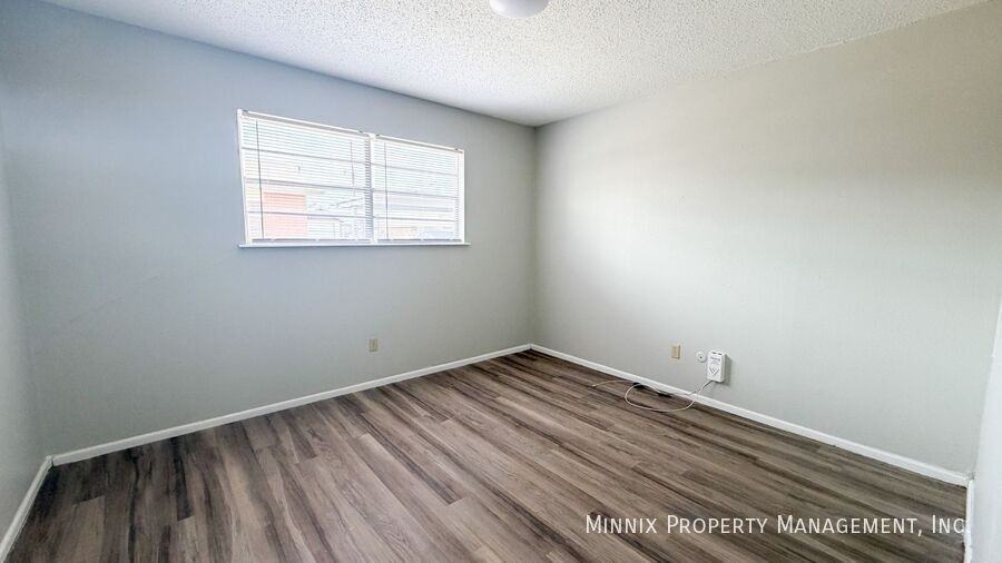 2411 W 19th St #B - Photo 6 of 13