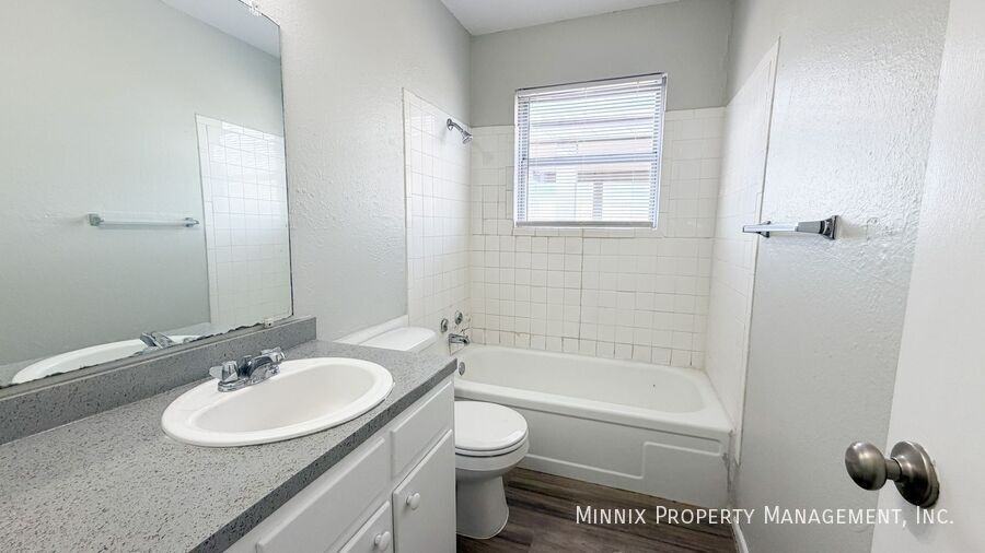 2411 W 19th St #B - Photo 7 of 13