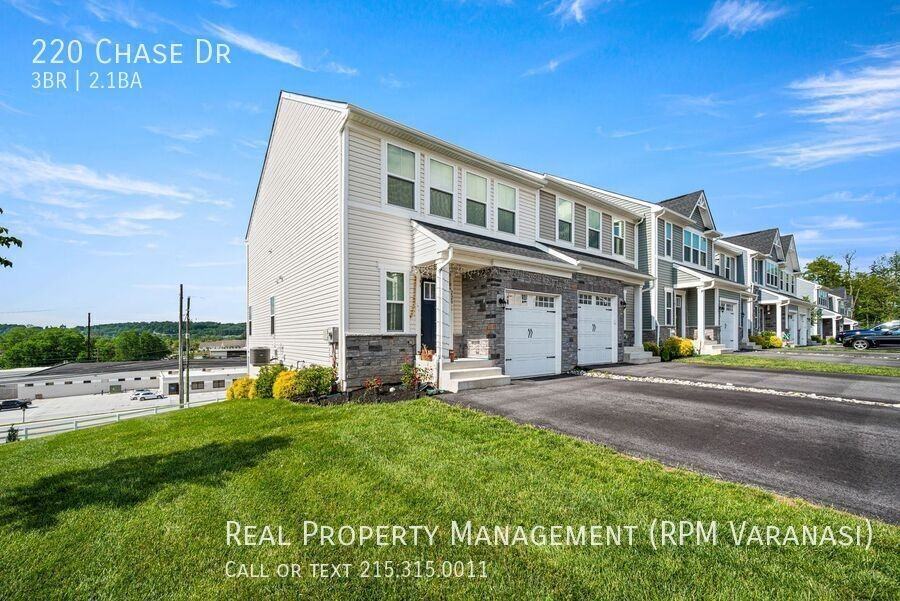 220 Chase Dr - Photo 2 of 45