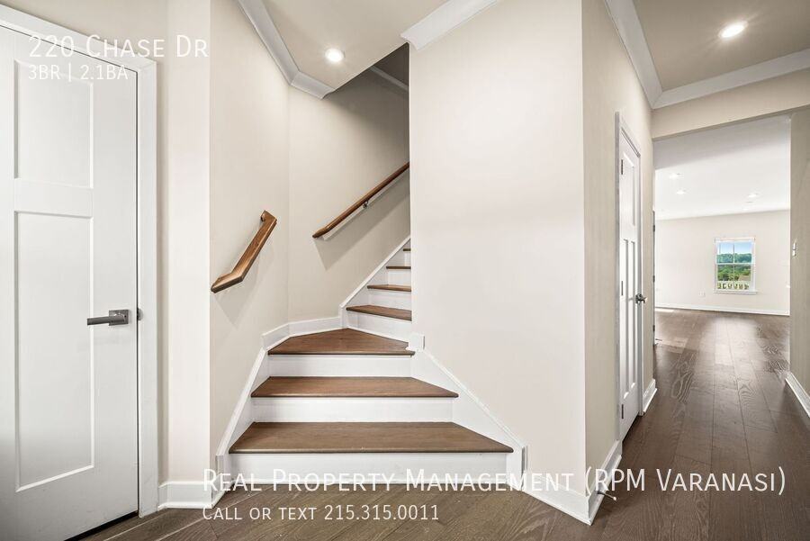 220 Chase Dr - Photo 4 of 45