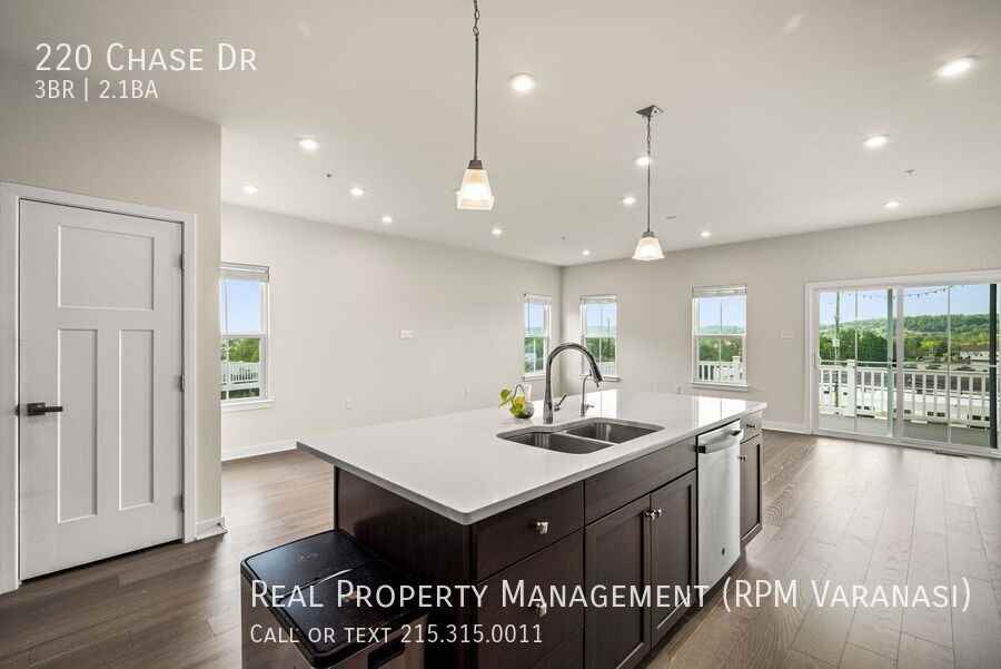 220 Chase Dr - Photo 3 of 45