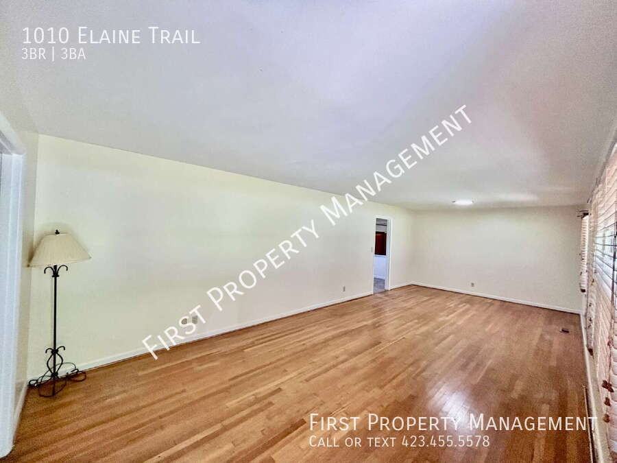 1010 Elaine Trl - Photo 4 of 33