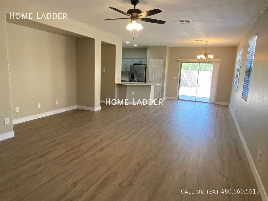 1836 W Kuralt Dr - Photo 4 of 24