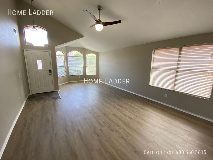 4723 E Weaver Rd - Photo 3 of 24
