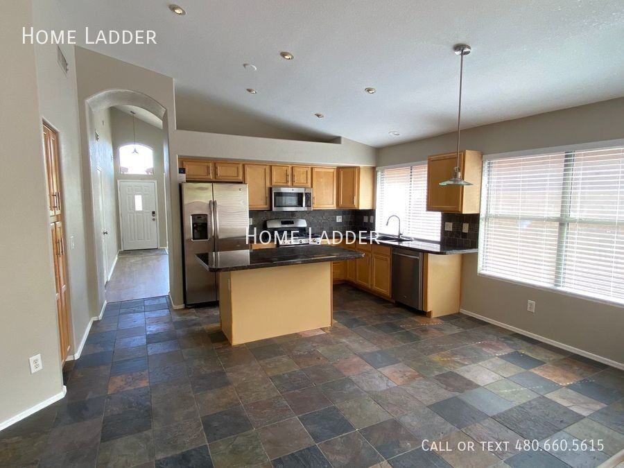 4723 E Weaver Rd - Photo 5 of 24