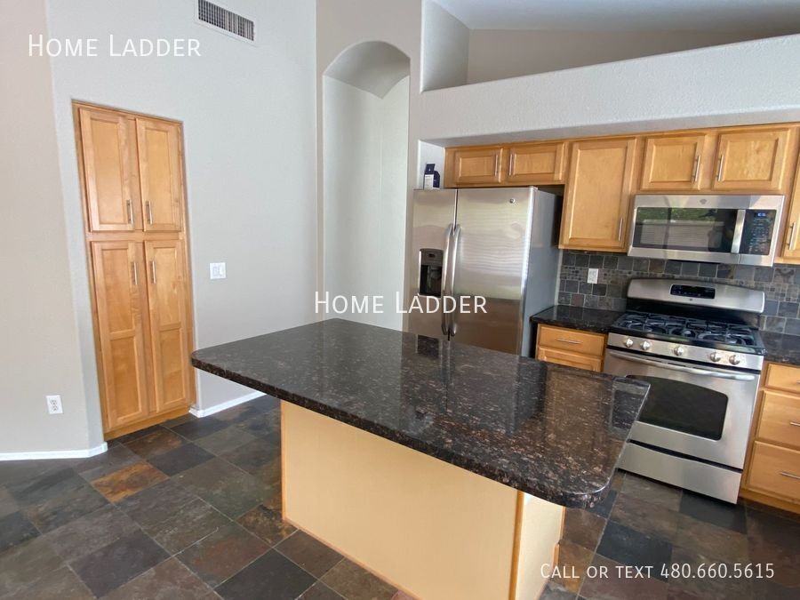 4723 E Weaver Rd - Photo 7 of 24
