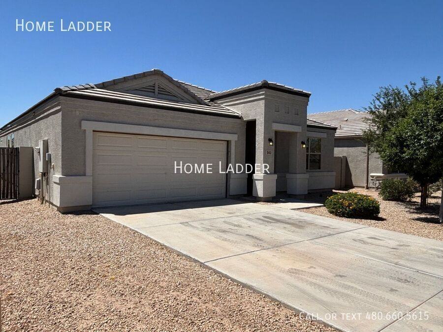 10453 E Cliffrose Ln - Photo 3 of 37