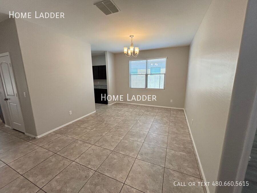 10453 E Cliffrose Ln - Photo 5 of 37