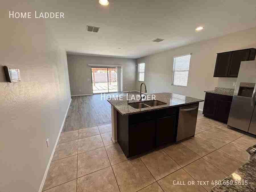 10453 E Cliffrose Ln - Photo 7 of 37