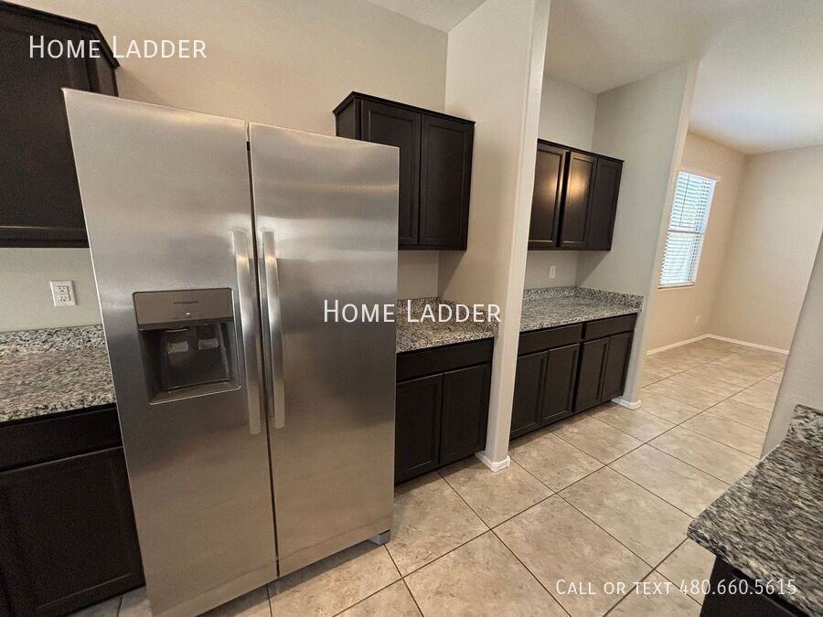 10453 E Cliffrose Ln - Photo 7 of 36