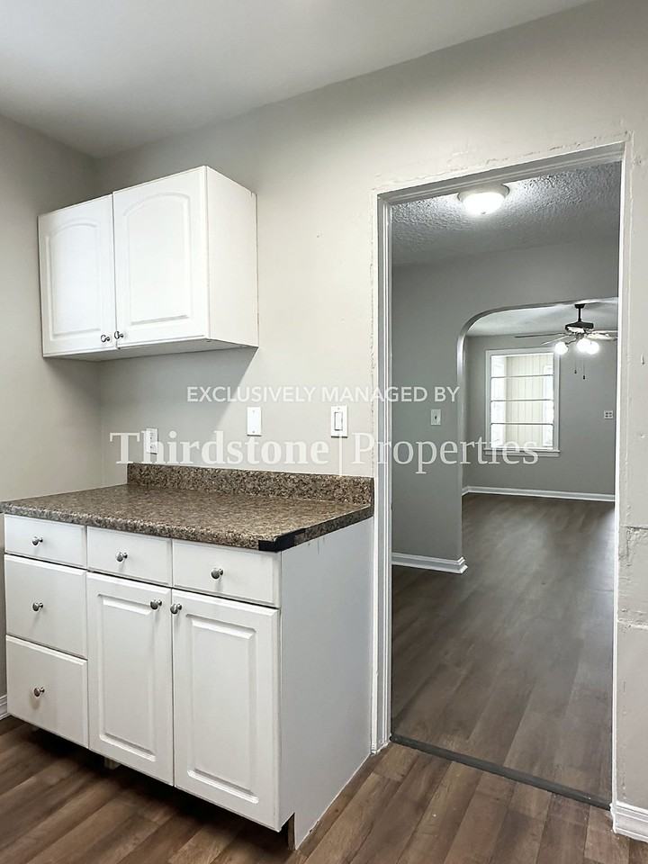 2406 Lamee Ave - Photo 5 of 21