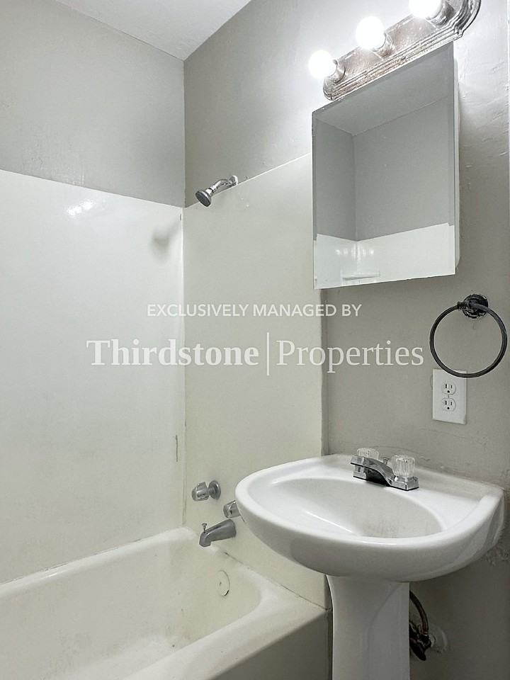 2406 Lamee Ave - Photo 7 of 20