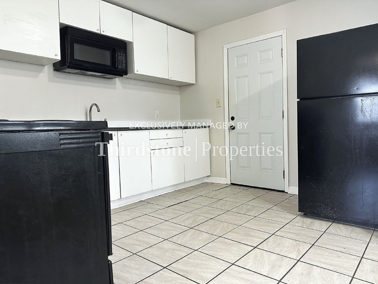 1173 W 27th St - Photo 3 of 26