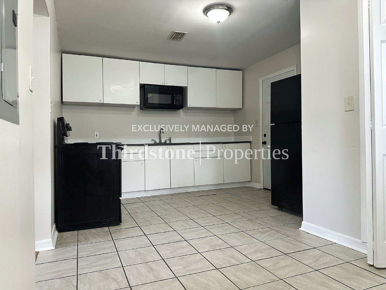 1173 W 27th St - Photo 5 of 26