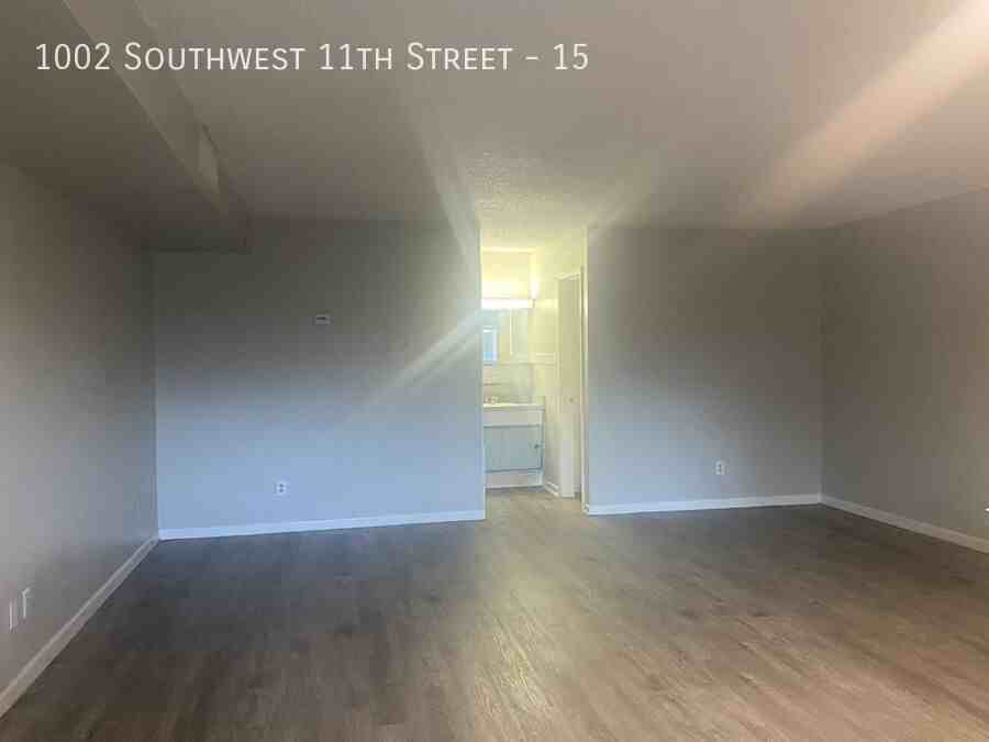 1002 Sw 11th Ave #15 - Photo 2 of 4