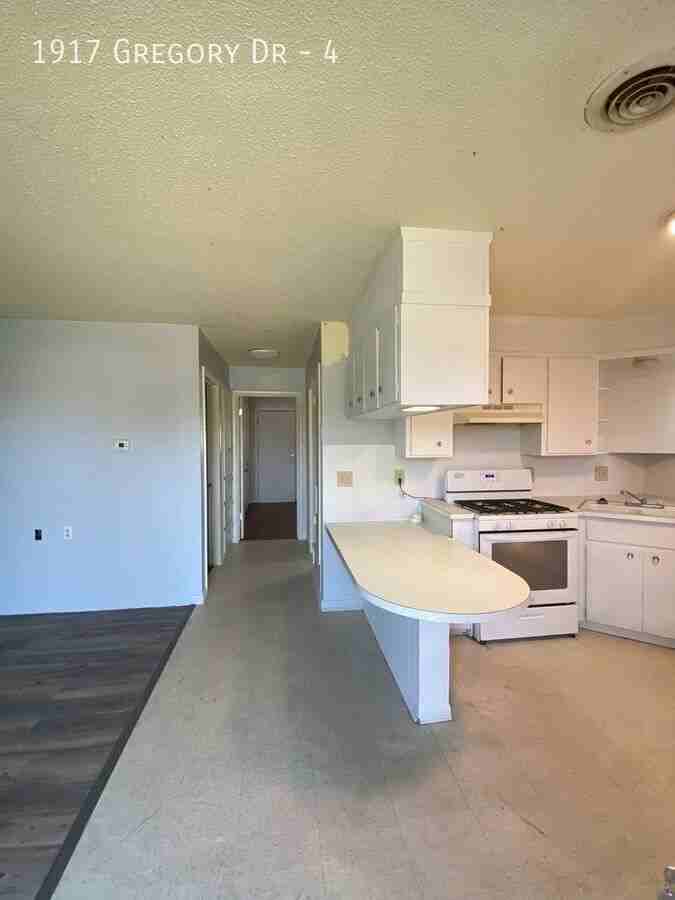 1917 Gregory Dr #4 - Photo 6 of 6