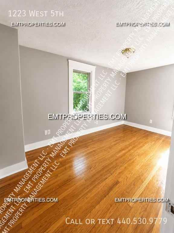 1223 W 5th St - Photo 2 of 9