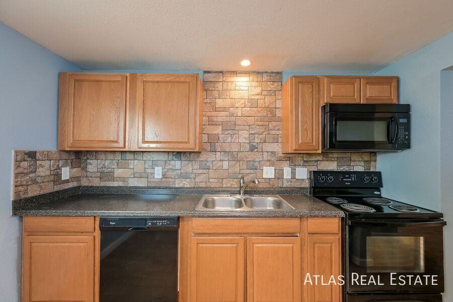 5787 S Bannock St - Photo 7 of 19