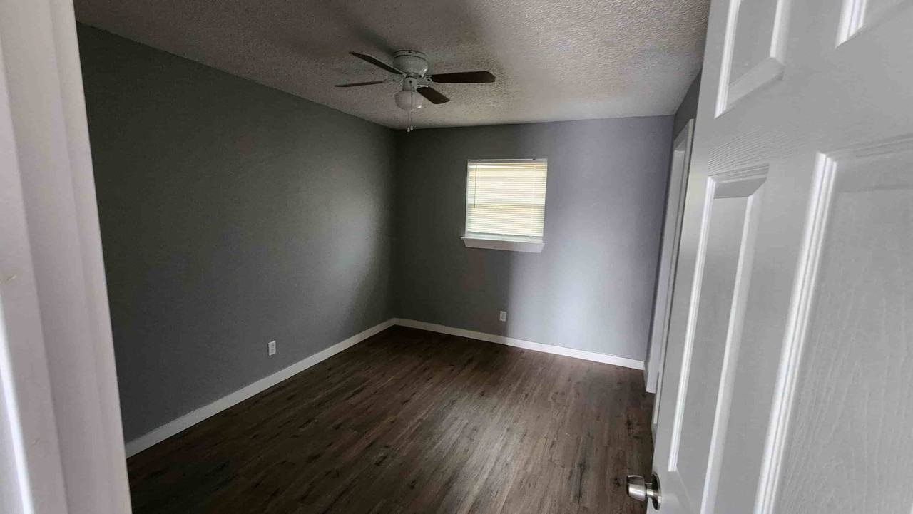 Charming Apartment for Rent 109 East Dean Ave - Photo 2 of 8