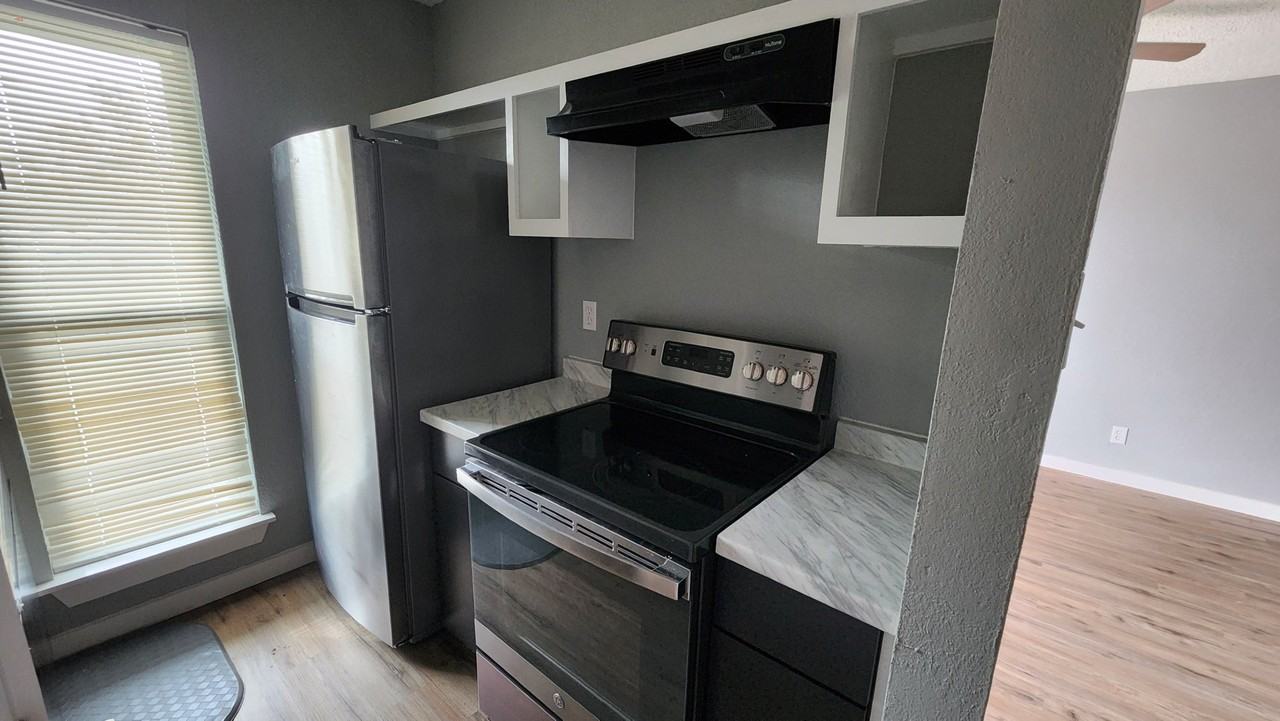 Charming Apartment for Rent 109 East Dean Ave - Photo 5 of 8