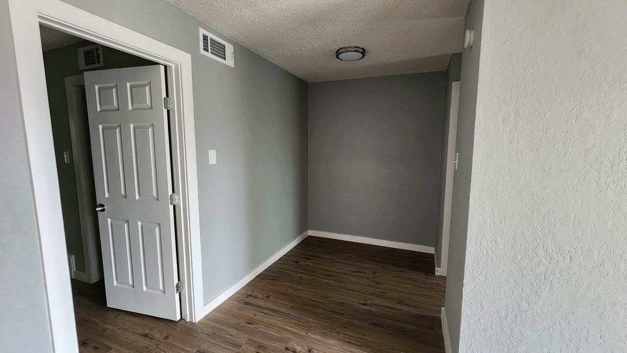Charming Apartment for Rent 109 East Dean Ave - Photo 6 of 8