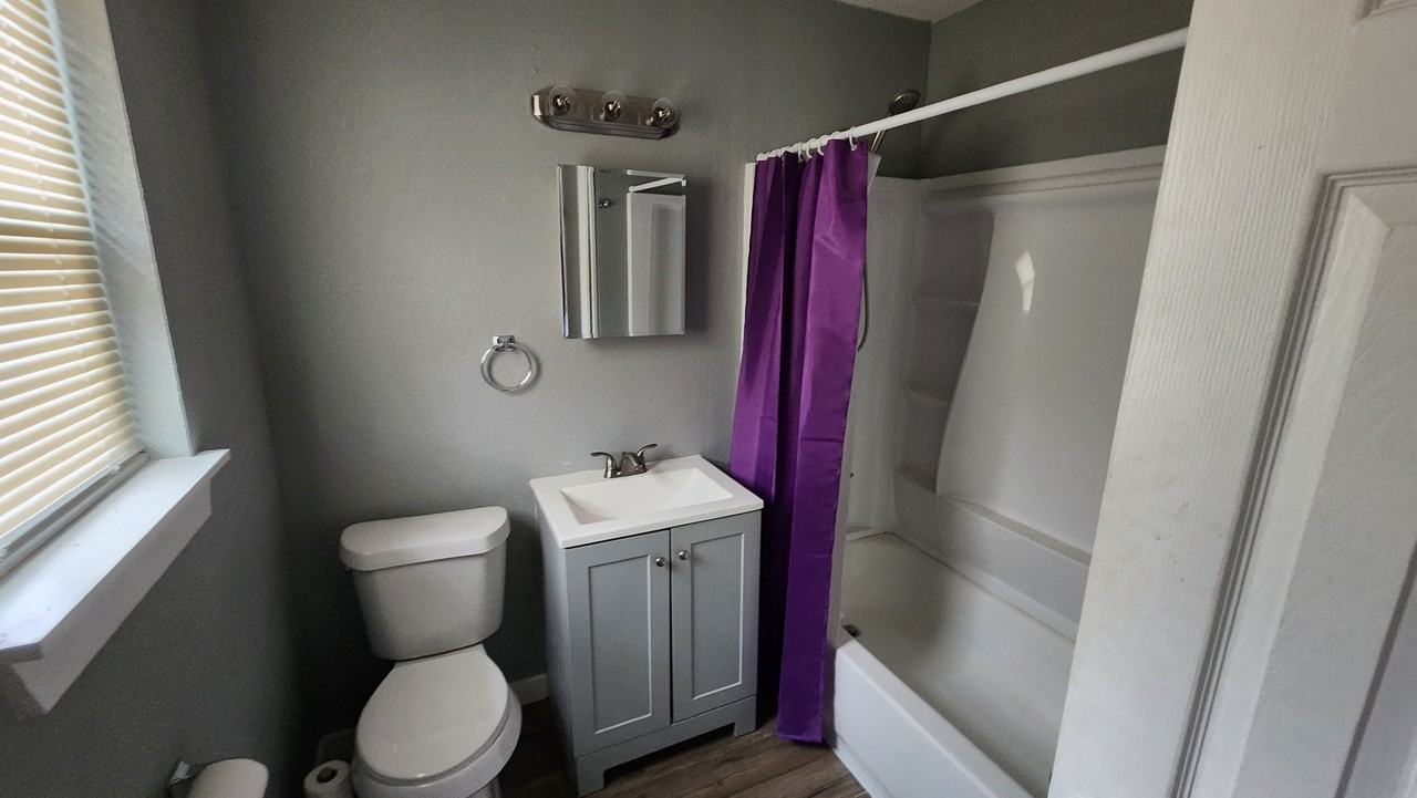 Charming Apartment for Rent 109 East Dean Ave - Photo 7 of 8
