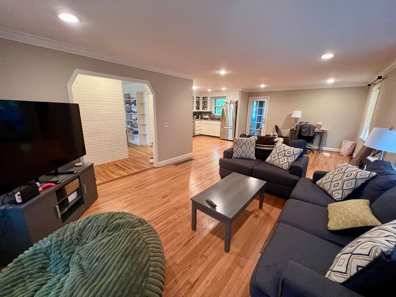 3641 Foxhall Rd - Photo 4 of 17