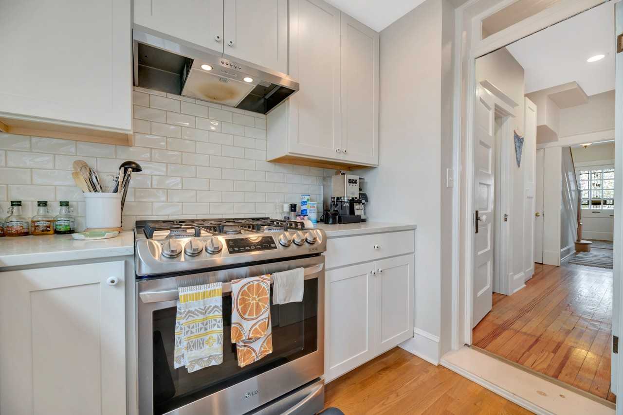 613 Girard St Ne - Photo 2 of 27