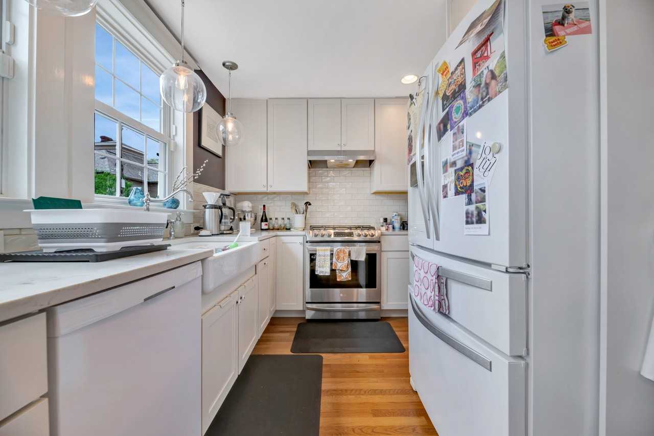 613 Girard St Ne - Photo 3 of 27