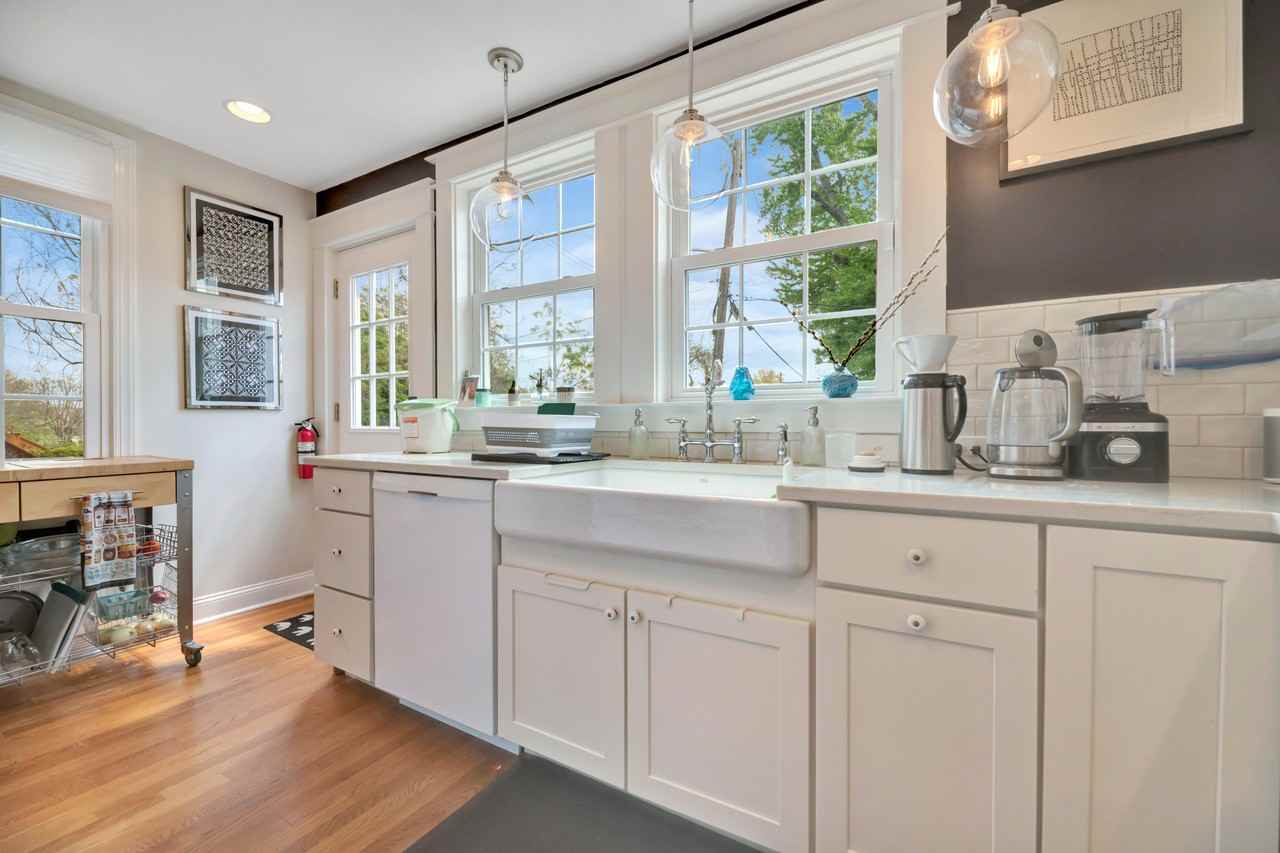 613 Girard St Ne - Photo 4 of 27