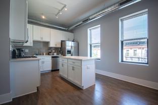 1044 W 18th St #3R - Photo 1 of 1