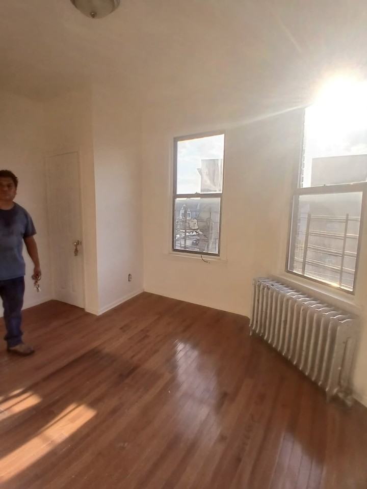 288 Hawthorne Ave #4 - Photo 3 of 10
