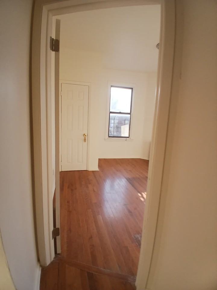 288 Hawthorne Ave #4 - Photo 5 of 10