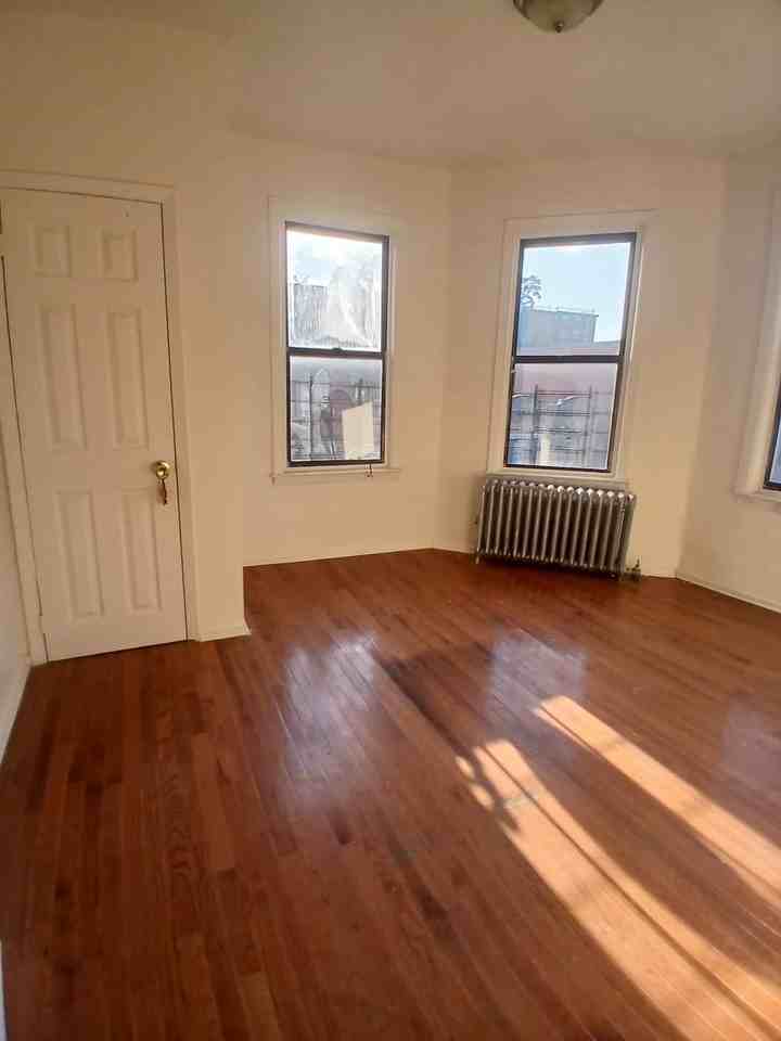288 Hawthorne Ave #4 - Photo 6 of 10