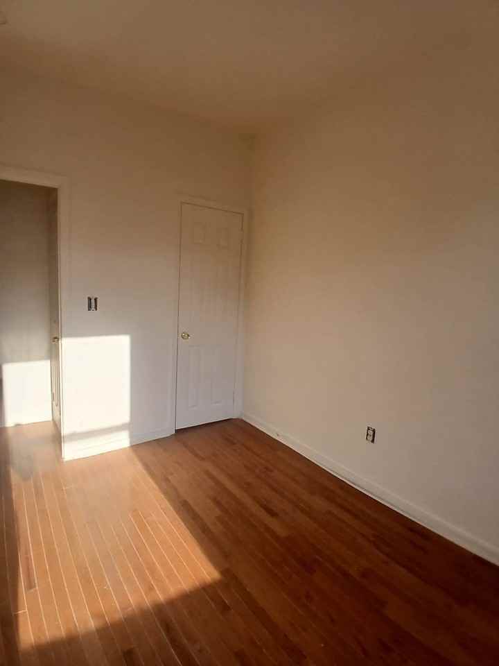 288 Hawthorne Ave #4 - Photo 7 of 10